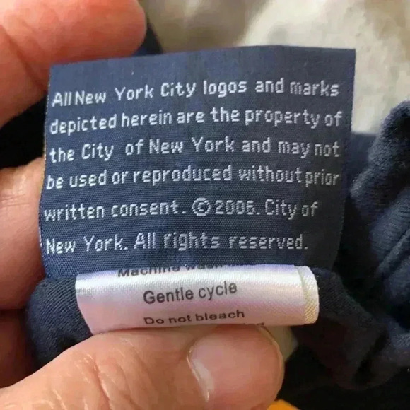 NWOT  navy blue NYPD T-shirt made of 100% cotton - Picture 5 of 7